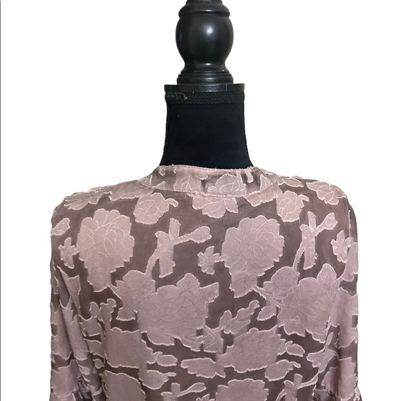 Bellambra nude pink textured burnout pattern 3/4 ruffle sleeve blouse top small - Picture 8 of 10